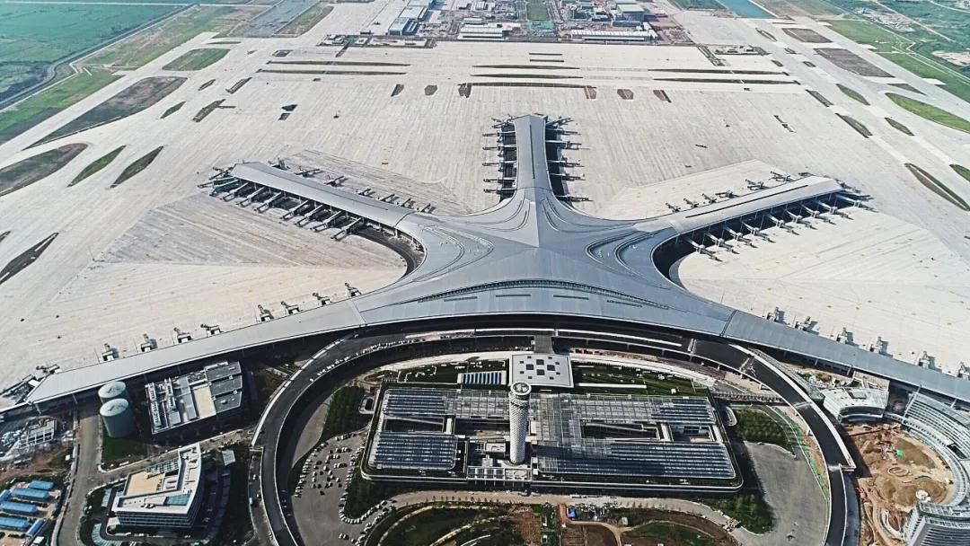 匠造一流東北亞國際樞紐機場！中裝建設“筑”力青島膠東國際機場成功試飛